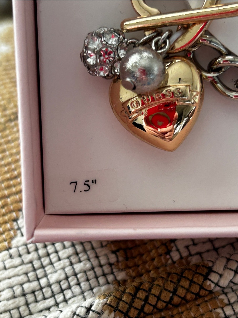 NWT GUESS Gift Set - Picture 4 of 6